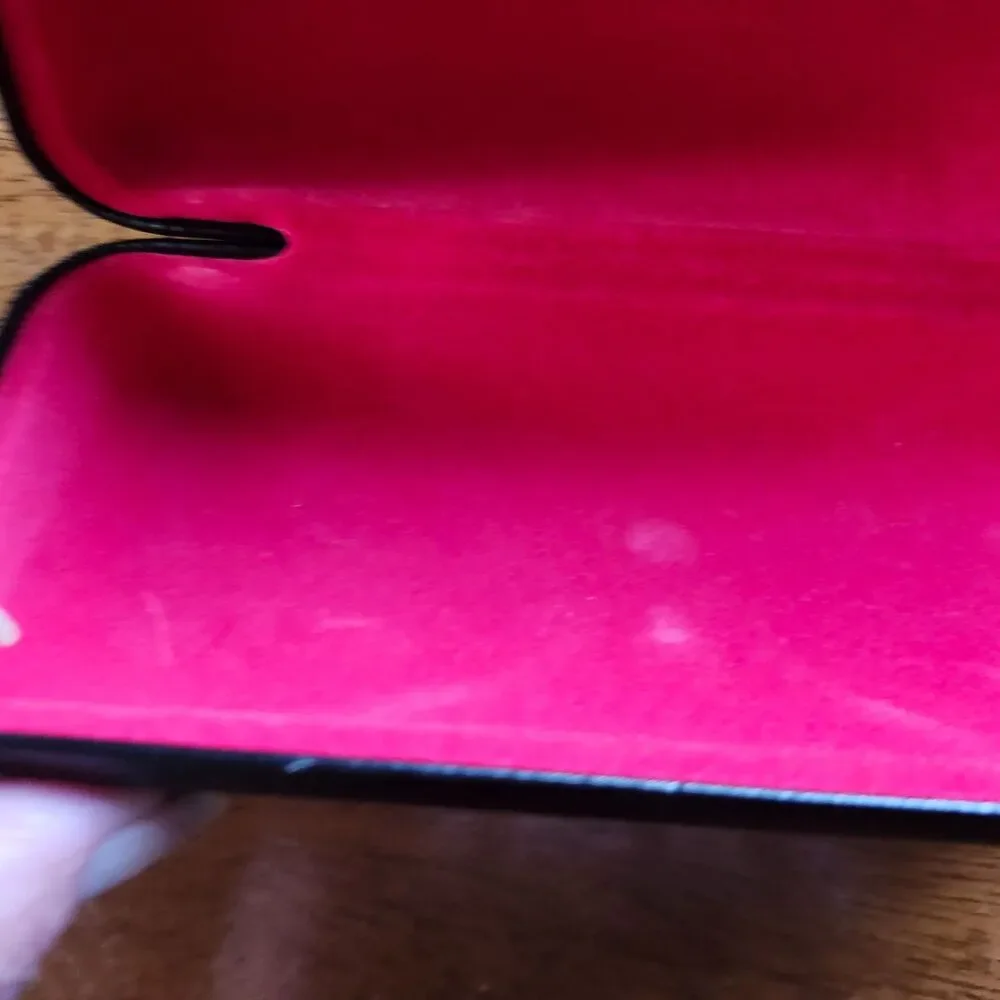 Oscar de la Renta Hard Shell Eyeglass Case Black Exterior Pink Interior